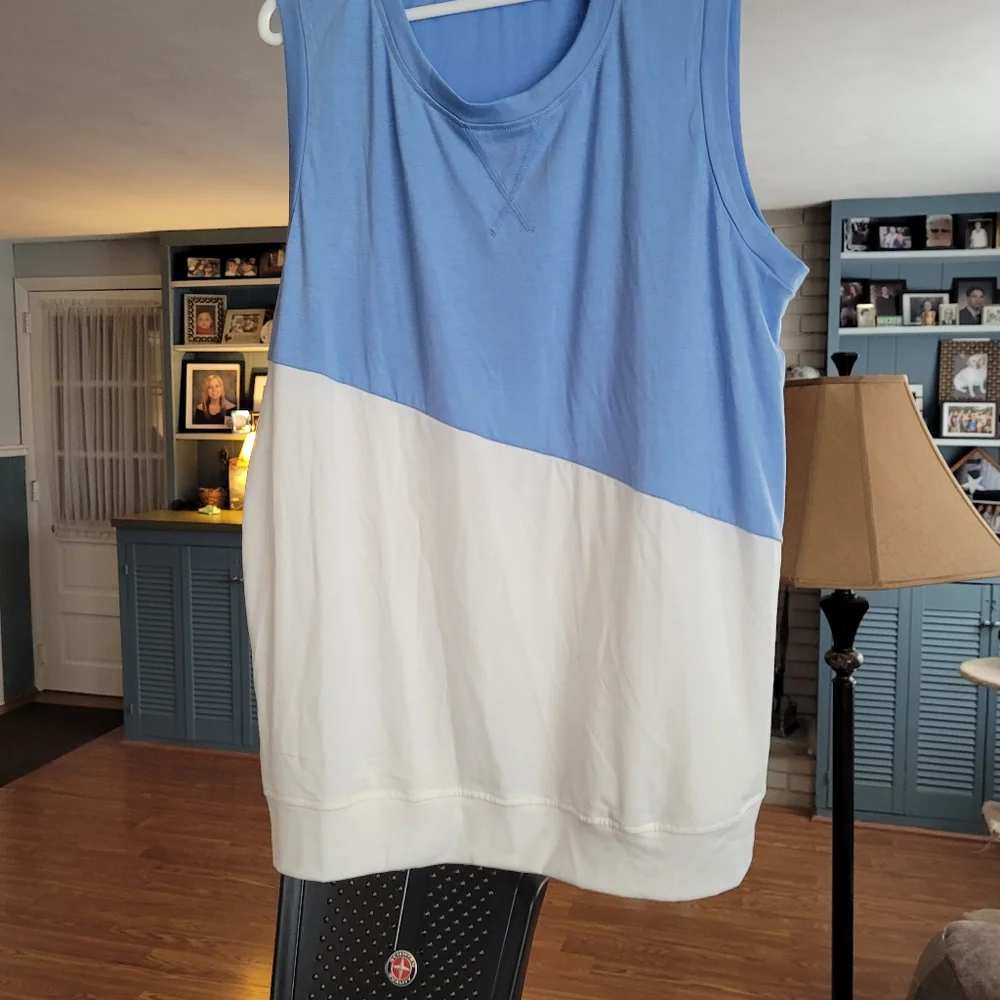 Top - Picture 2 of 3